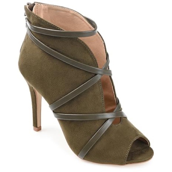 Journee Collection Samara Bootie - Picture 1 of 10